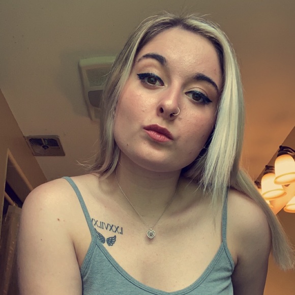 Meet your Posher, Daniella - Picture 1 of 1